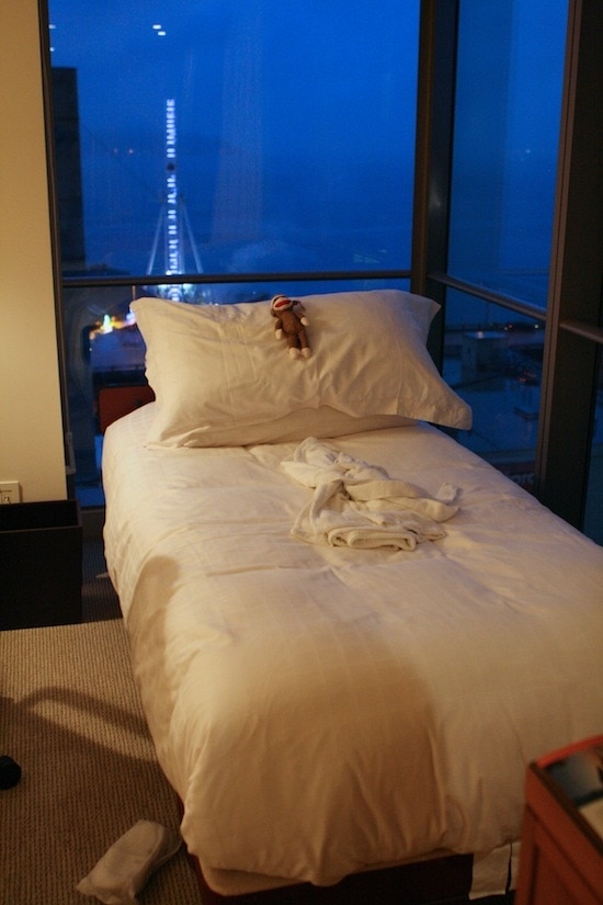 IMG_0302 Bed in hotel room