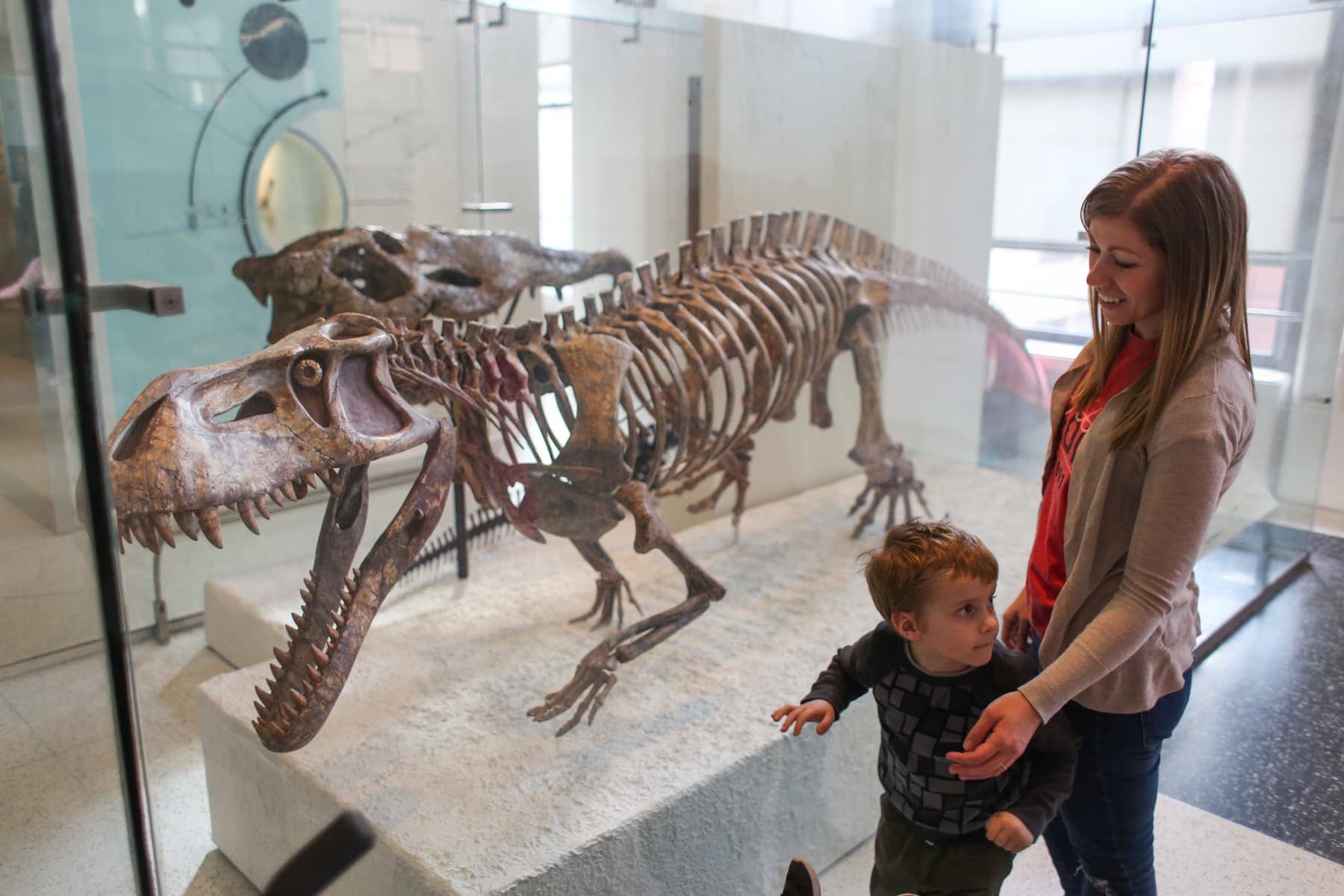 Lauren and Blake looking at a dinosaur skeleton