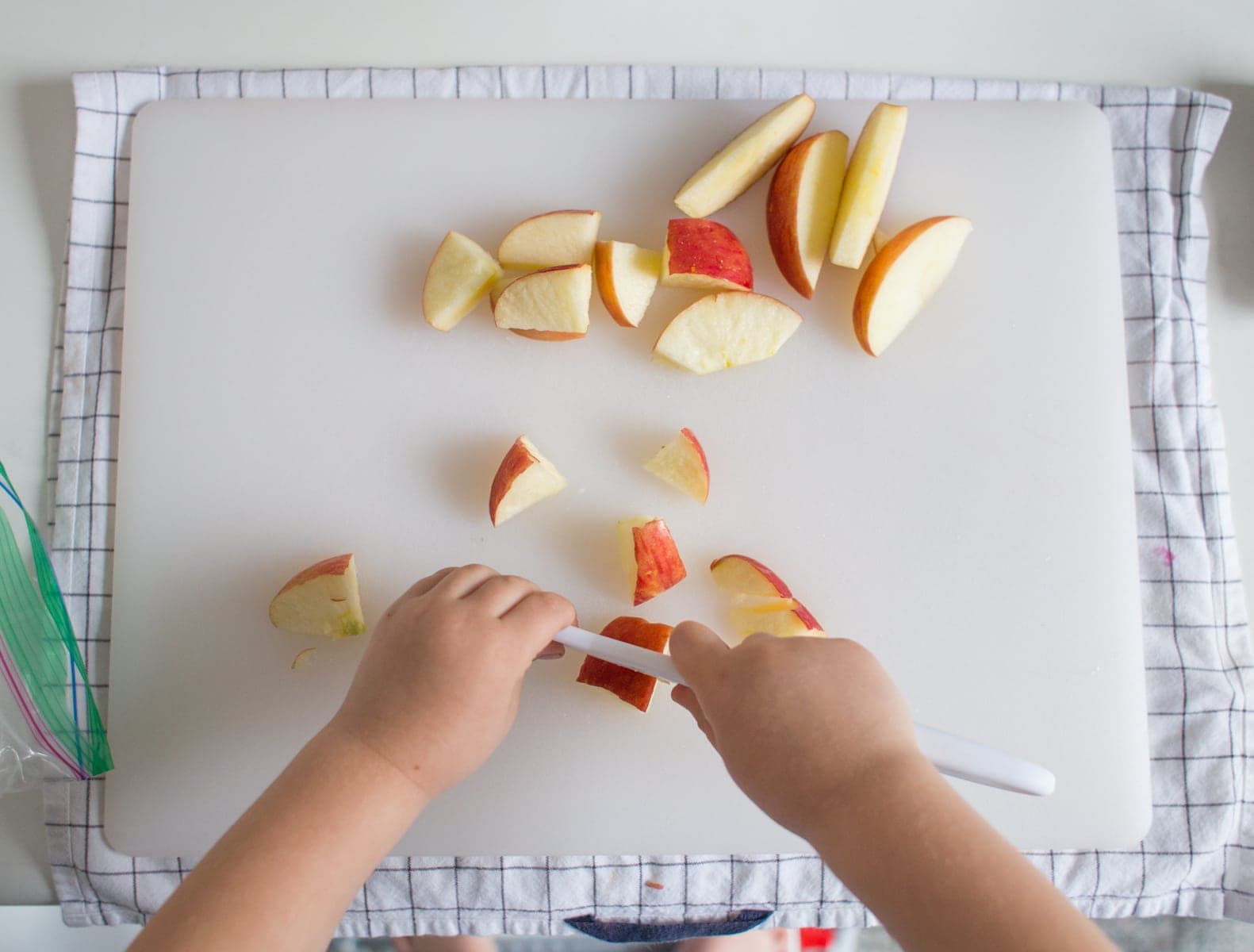 Eddie cutting apples